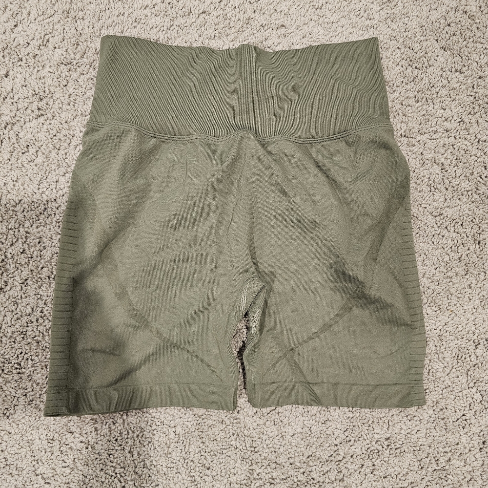 Amazon Size L Scrunch-Butt Compression Shorts